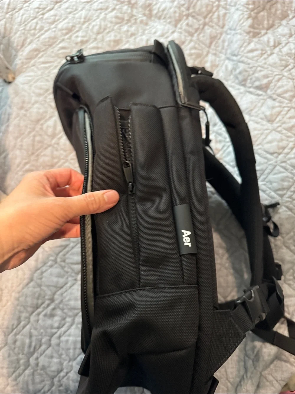 Aer minimalist black